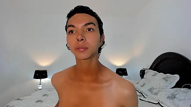 xhenisa  online show from January 12, 2025, 6:38 pm