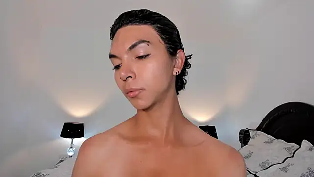 xhenisa  online show from January 23, 2025, 8:45 pm