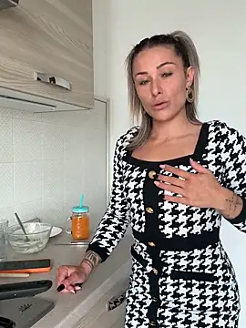 Snapshot of petrouchkaaa_ chatting on March 12, 2026, 8:40 am petrouchkaaa online show from March 12, 2026, 8:40 am