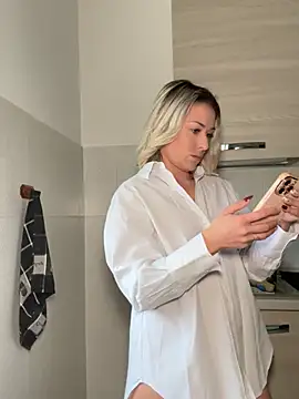 Snapshot of petrouchkaaa_ chatting on February 19, 2026, 8:44 am petrouchkaaa online show from February 19, 2026, 8:44 am