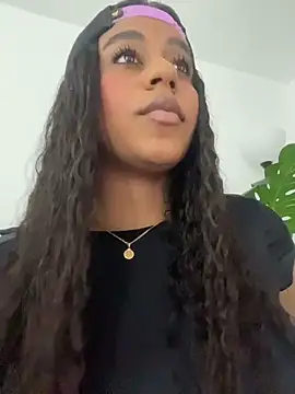 charlotteeruss online show from February 21, 2026, 6:21 pm