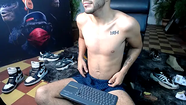 cutehornymax online show from April 9, 2026, 3:30 am