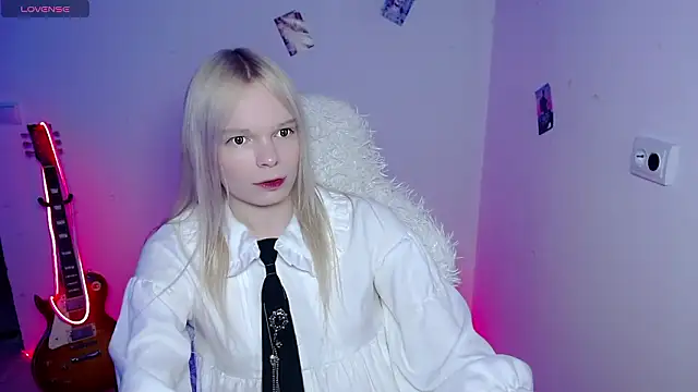 Snapshot of Emily_Nyaffee chatting on March 8, 2026, 8:45 pm Emily Nyaffee online show from March 8, 2026, 8:45 pm