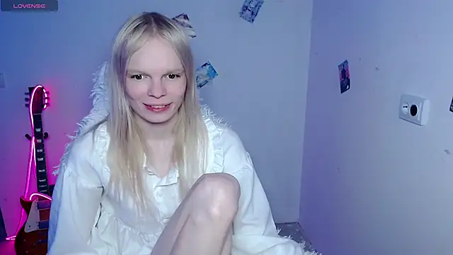 Snapshot of Emily_Nyaffee chatting on February 9, 2026, 6:50 pm Emily Nyaffee online show from February 9, 2026, 6:50 pm