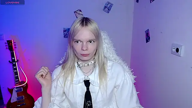 Snapshot of Emily_Nyaffee chatting on March 11, 2026, 8:25 pm Emily Nyaffee online show from March 11, 2026, 8:25 pm