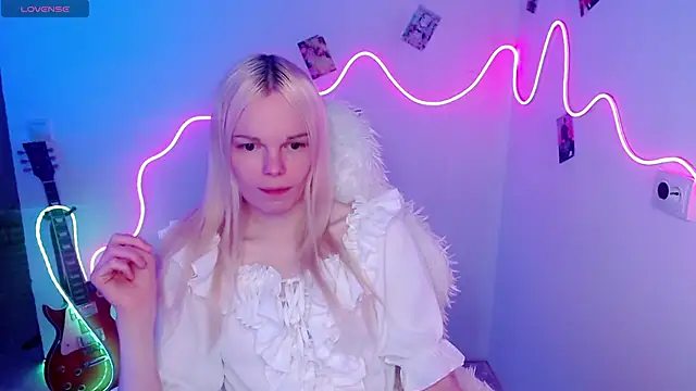 Emily Nyaffee online show from November 10, 2025, 7:08 pm