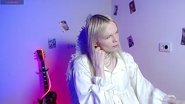 Snapshot of Emily_Nyaffee chatting on March 18, 2026, 12:36 am Emily Nyaffee online show from March 18, 2026, 12:36 am