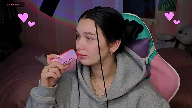 Amanda Tender online show from November 3, 2025, 11:52 pm