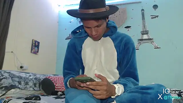 Tylerfordxxx online show from December 3, 2024, 10:34 pm