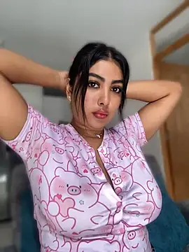 NatashaBrown12 online show from May 17, 2026, 1:22 pm