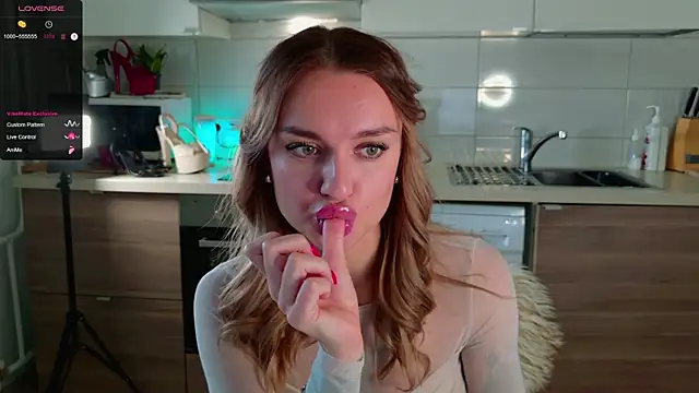 MissLovex online show from October 7, 2025, 2:45 am