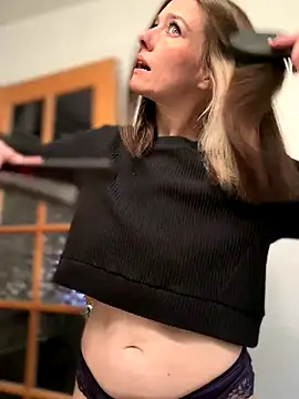 LadyLena1 online show from November 1, 2025, 6:13 pm