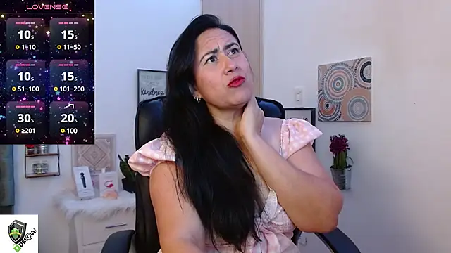 Snapshot of amalia_brunette chatting on February 4, 2025, 11:06 pm amalia brunette online show from February 4, 2025, 11:06 pm