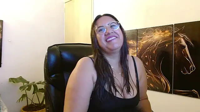 amalia brunette online show from March 18, 2026, 7:33 am