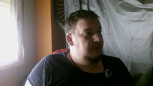 Snapshot of porkorossy chatting on March 19, 2026, 8:25 am porkorossy online show from March 19, 2026, 8:25 am