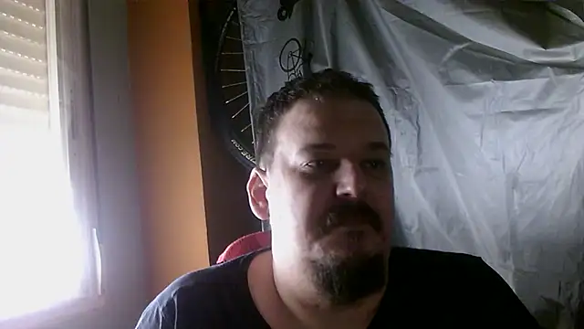 Snapshot of porkorossy chatting on March 18, 2026, 9:34 am porkorossy online show from March 18, 2026, 9:34 am