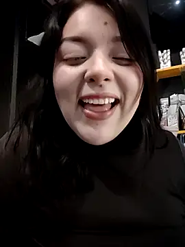 Chubbygrl20 online show from November 7, 2025, 12:48 am