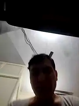 Snapshot of ZIMMY25 chatting on November 7, 2025, 4:33 pm ZIMMY25 online show from November 7, 2025, 4:33 pm