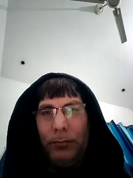 Snapshot of ZIMMY25 chatting on December 3, 2025, 4:39 pm ZIMMY25 online show from December 3, 2025, 4:39 pm