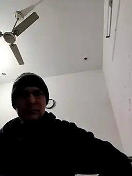 Snapshot of ZIMMY25 chatting on January 9, 2026, 1:40 pm ZIMMY25 online show from January 9, 2026, 1:40 pm