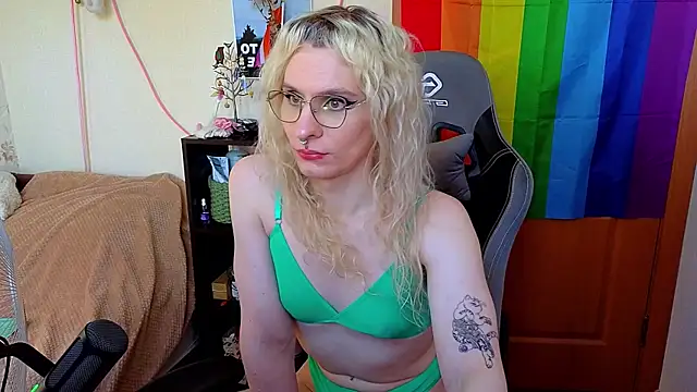 Lori Myaf online show from July 16, 2026, 4:26 pm