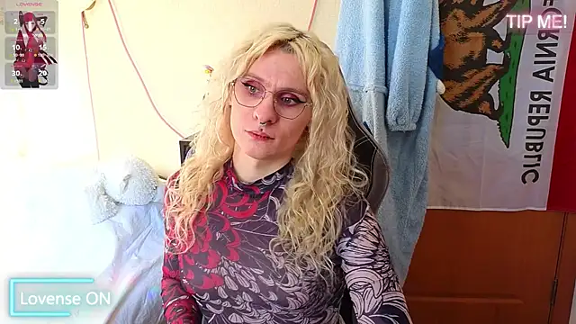 Lori Myaf online show from April 22, 2026, 2:35 pm