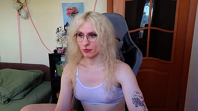 Lori Myaf online show from August 1, 2026, 4:27 pm