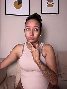 Snapshot of DianaHopson chatting on July 10, 2026, 10:48 am DianaHopson online show from July 10, 2026, 10:48 am