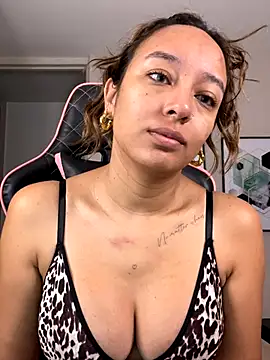 DianaHopson online show from October 23, 2025, 10:25 am