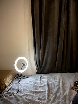 Ella Charm online show from November 16, 2025, 5:17 pm