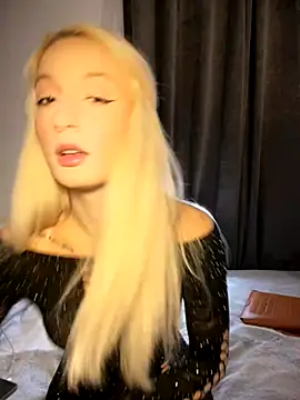 Ella Charm online show from November 20, 2025, 5:13 pm