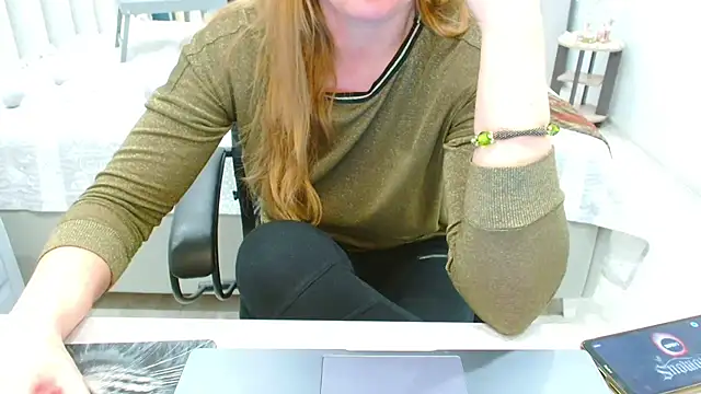 EveLove33 online show from May 3, 2026, 5:05 pm