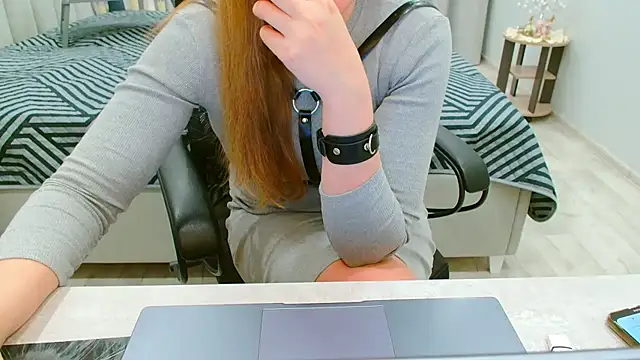 EveLove33 online show from April 25, 2026, 6:49 pm
