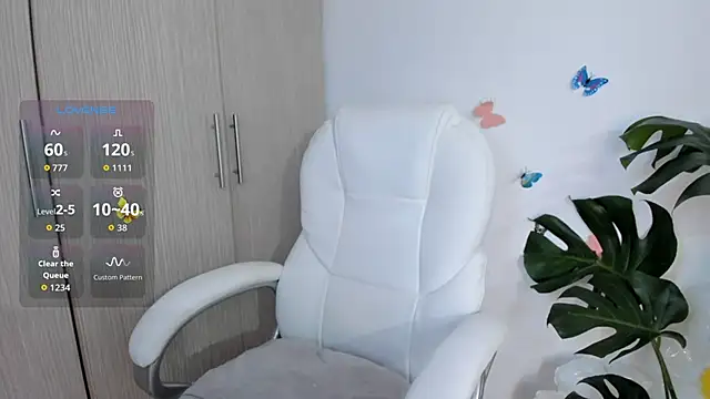 cutewhitneyr online show from October 3, 2025, 12:28 pm