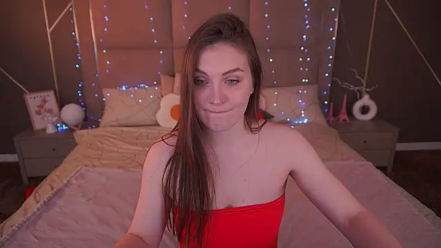 Snapshot of EmmyCharmm chatting on March 5, 2026, 6:43 am EmmyCharmm online show from March 5, 2026, 6:43 am