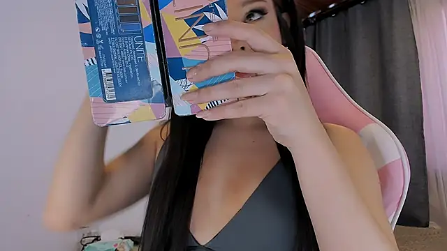 Keendall   online show from September 14, 2025, 3:23 pm