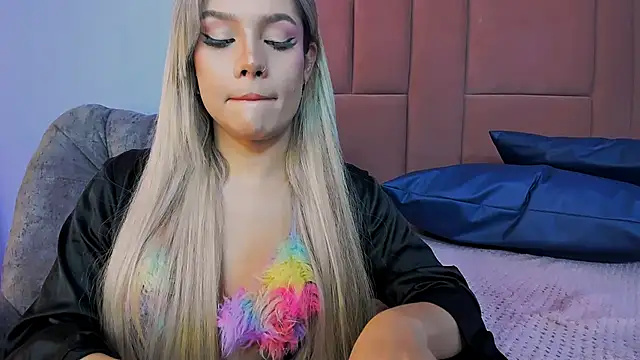 Keendall   online show from December 6, 2024, 4:44 pm