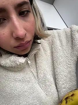 Ameellie online show from November 21, 2025, 3:00 pm