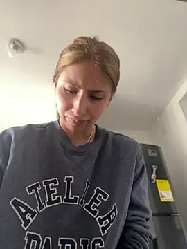 Ameellie online show from June 12, 2026, 3:54 pm