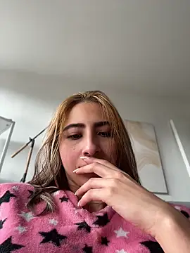 Ameellie online show from July 3, 2026, 2:01 pm