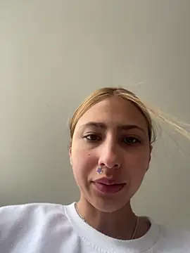 Ameellie online show from June 25, 2026, 3:28 pm