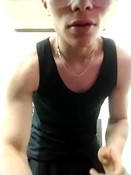Hachee2003 online show from April 4, 2026, 9:32 pm
