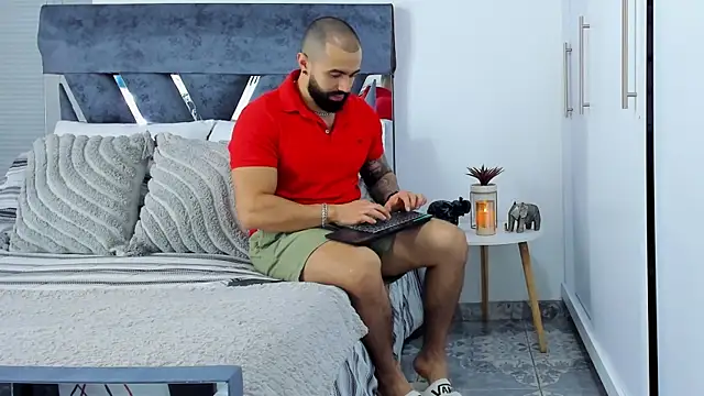 Zack Froone online show from November 25, 2025, 1:33 pm