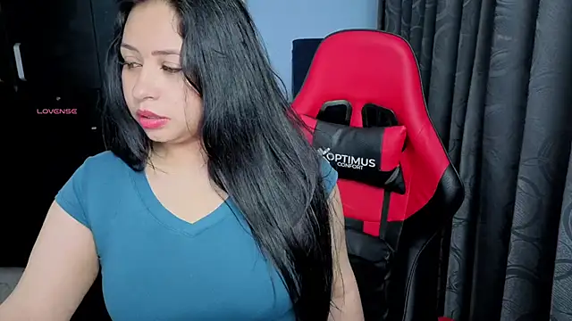 charlotee lovee69 online show from October 3, 2025, 3:20 am