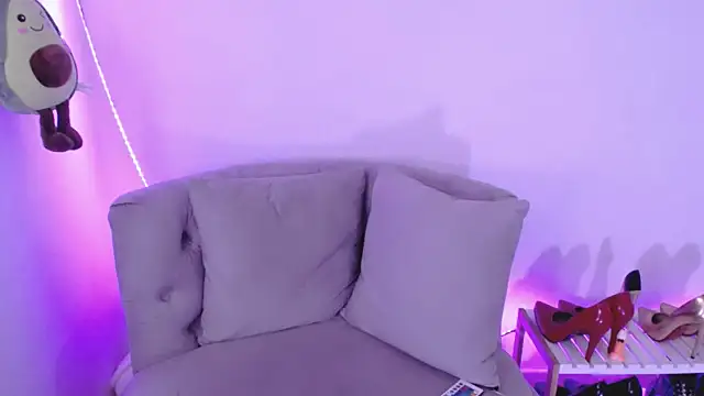 Linda Sophie  online show from March 10, 2026, 9:41 pm