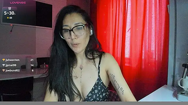 Snapshot of skarlettforeve chatting on February 20, 2026, 9:44 am skarlettforeve online show from February 20, 2026, 9:44 am