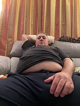 Snapshot of Russirayu chatting on February 23, 2025, 11:36 pm Russirayu online show from February 23, 2025, 11:36 pm