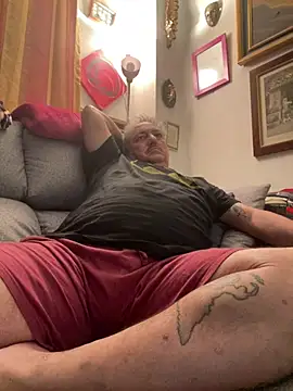 Snapshot of Russirayu chatting on January 27, 2025, 11:54 pm Russirayu online show from January 27, 2025, 11:54 pm