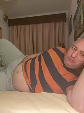 Snapshot of Russirayu chatting on December 19, 2025, 10:12 pm Russirayu online show from December 19, 2025, 10:12 pm