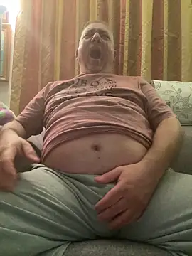 Snapshot of Russirayu chatting on February 19, 2026, 11:34 pm Russirayu online show from February 19, 2026, 11:34 pm